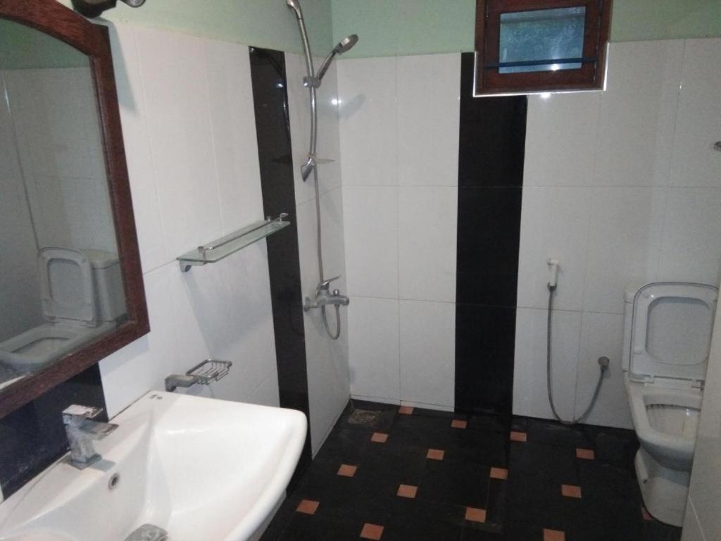 Leopard City Hostel Yala Tissamaharama Kültér fotó